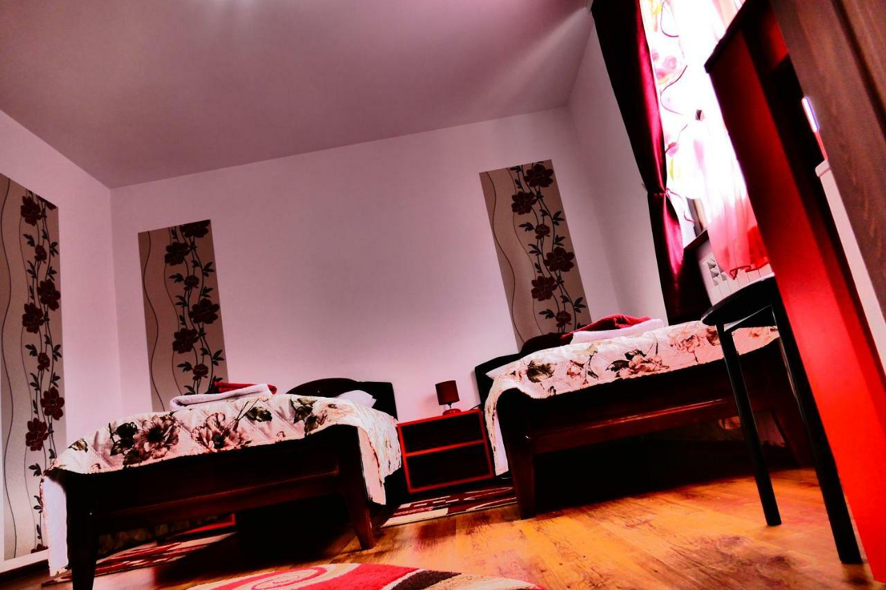 Pensiunea Roua Florilor Hotel อานีนา ภายนอก รูปภาพ