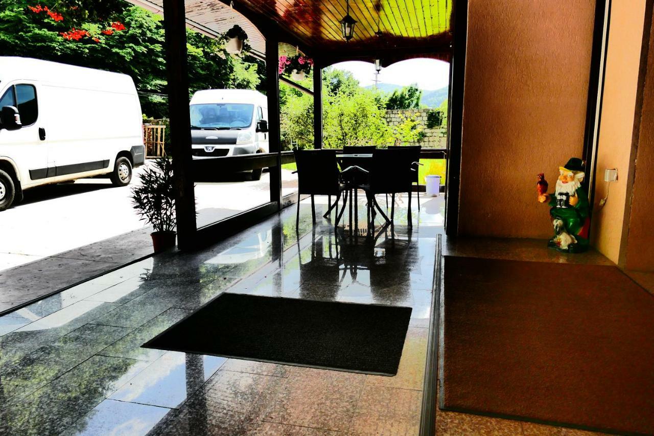 Pensiunea Roua Florilor Hotel อานีนา ภายนอก รูปภาพ