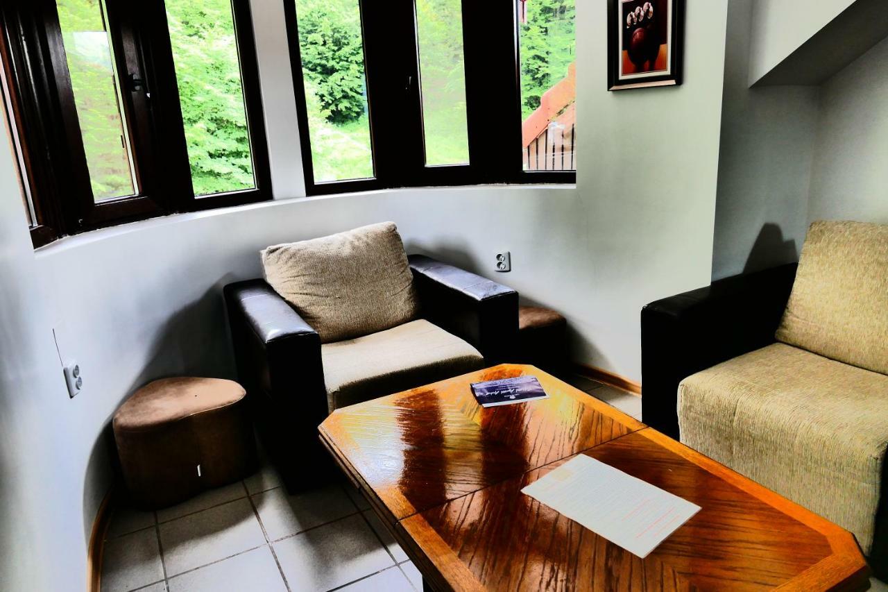 Pensiunea Roua Florilor Hotel อานีนา ภายนอก รูปภาพ