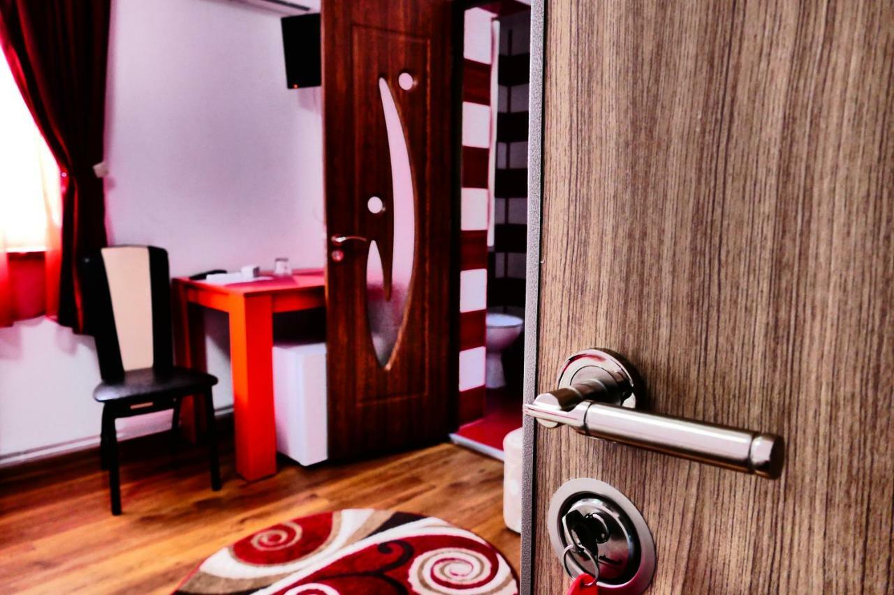 Pensiunea Roua Florilor Hotel อานีนา ภายนอก รูปภาพ