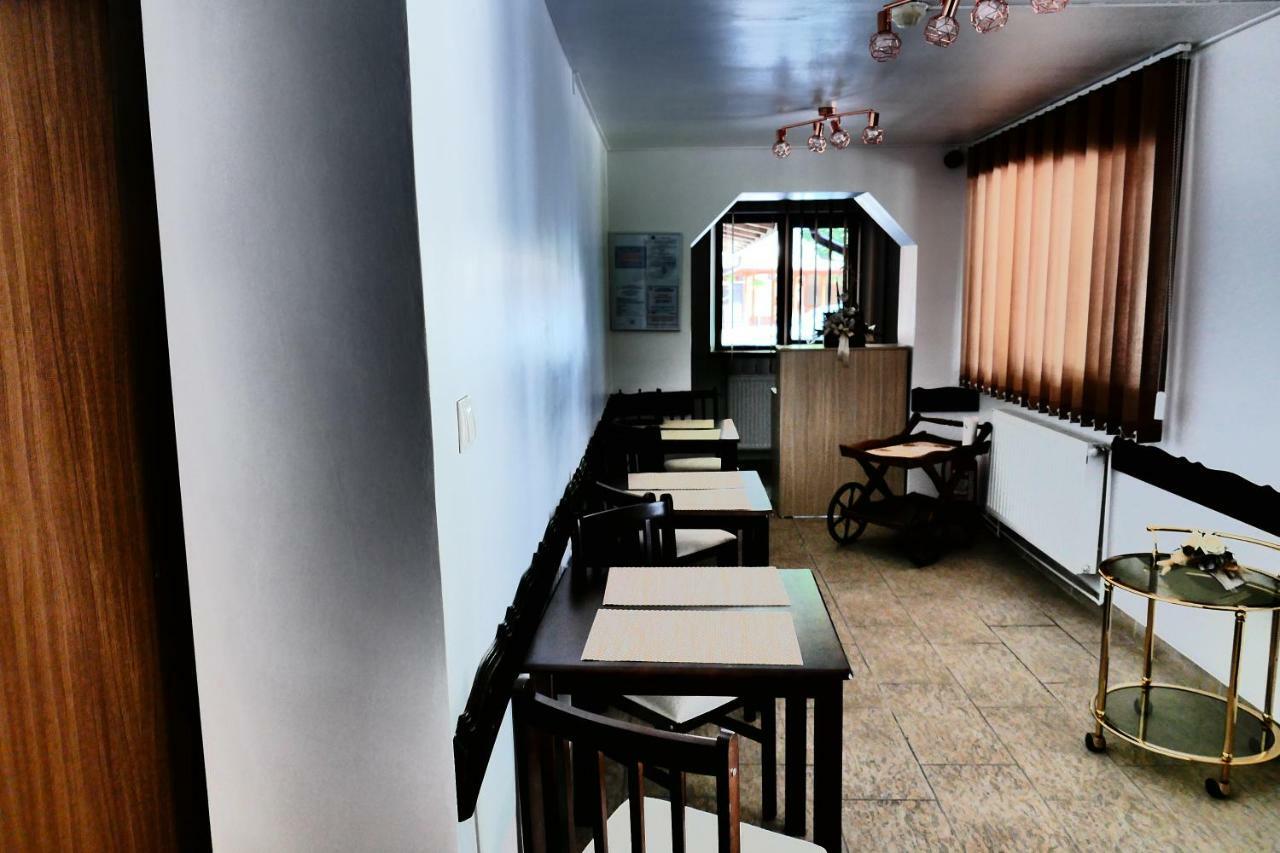 Pensiunea Roua Florilor Hotel อานีนา ภายนอก รูปภาพ