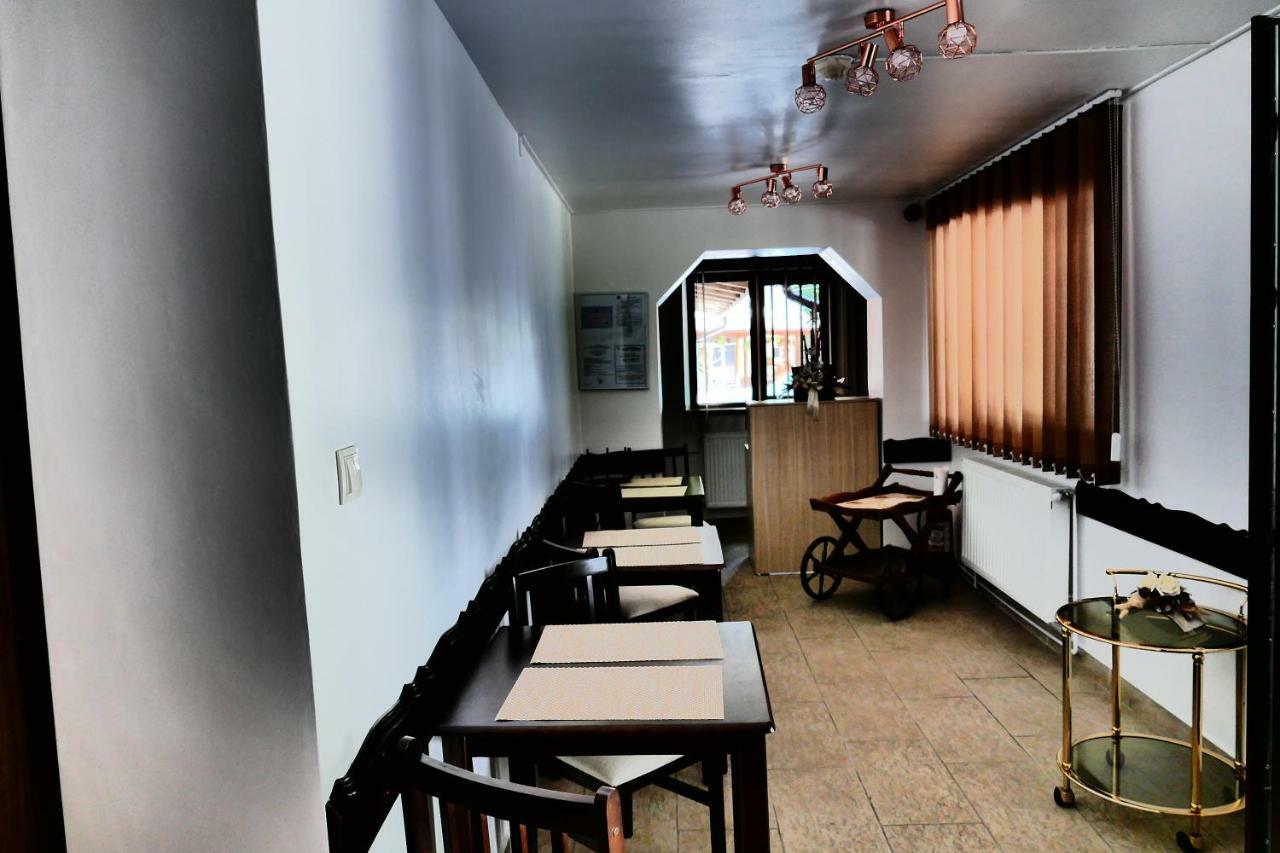 Pensiunea Roua Florilor Hotel อานีนา ภายนอก รูปภาพ