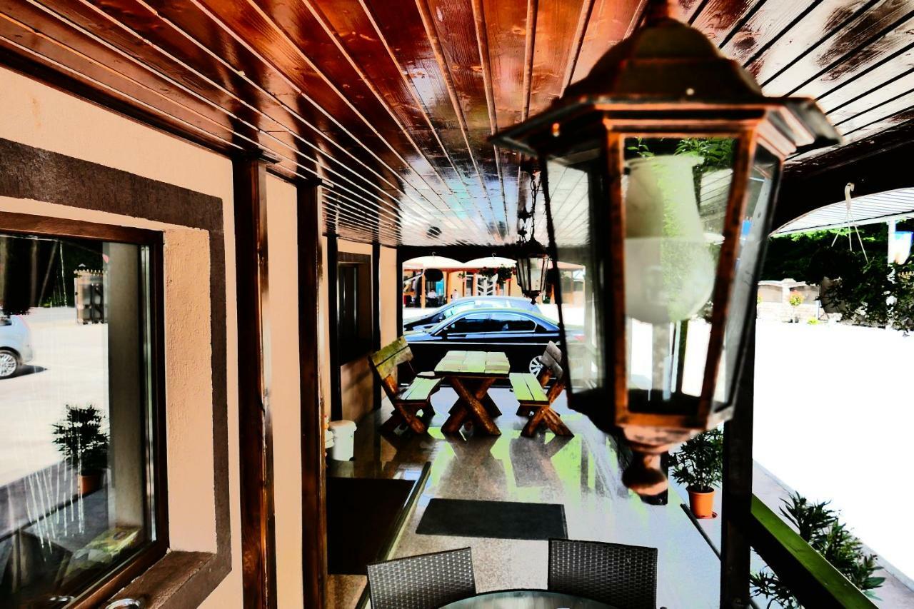 Pensiunea Roua Florilor Hotel อานีนา ภายนอก รูปภาพ