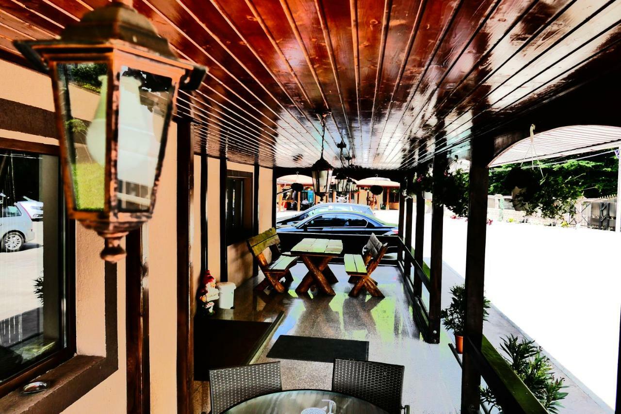 Pensiunea Roua Florilor Hotel อานีนา ภายนอก รูปภาพ