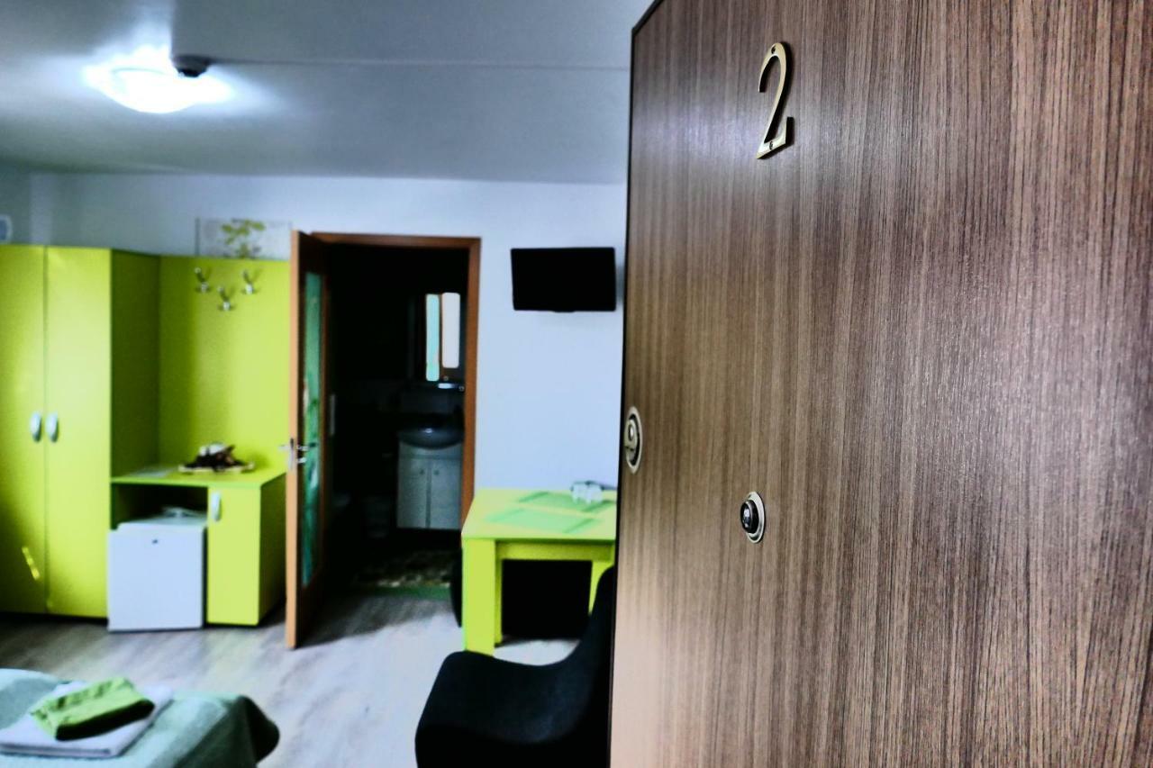 Pensiunea Roua Florilor Hotel อานีนา ภายนอก รูปภาพ